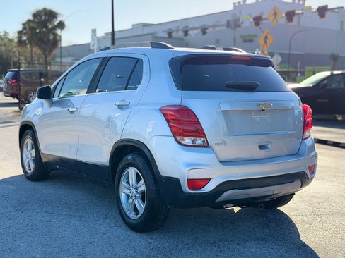 Used 2019 Chevrolet Trax LT w/ LT Convenience Package image 3