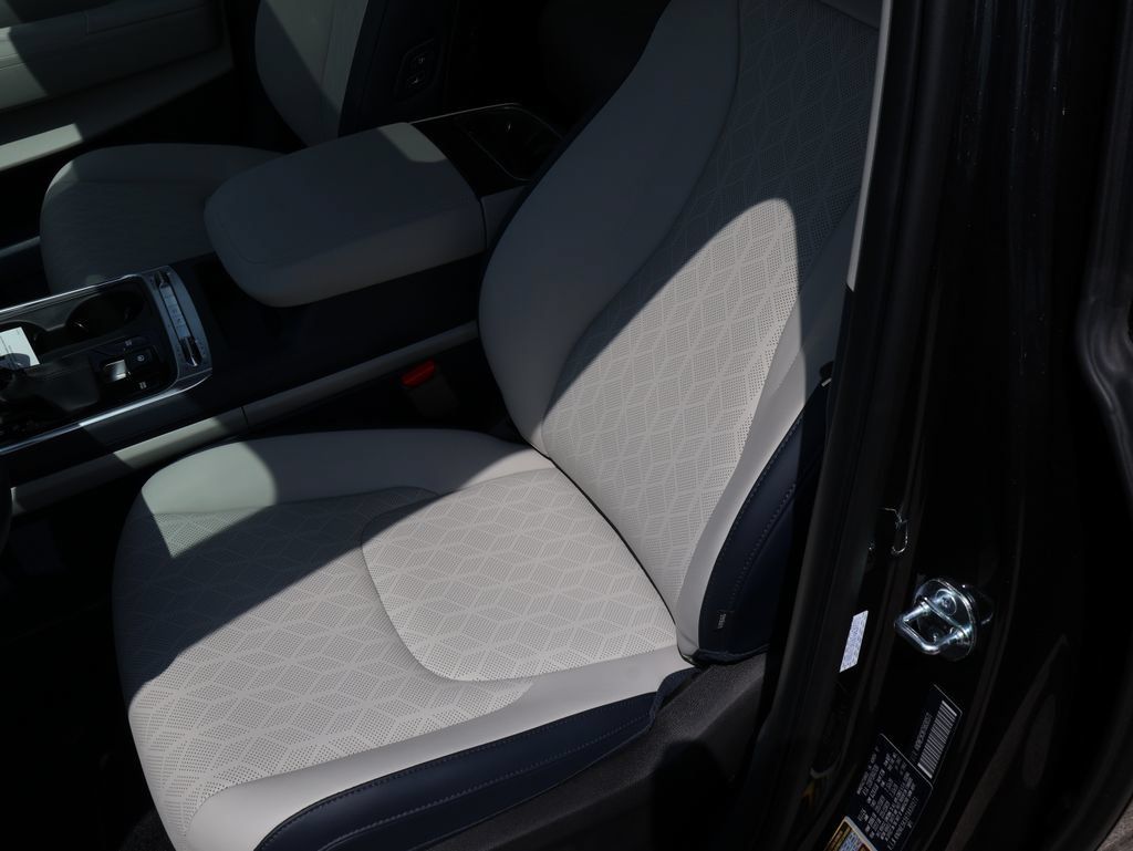 New 2026 Kia Carnival SX w/ SX Dark Edition Package FWD image 20