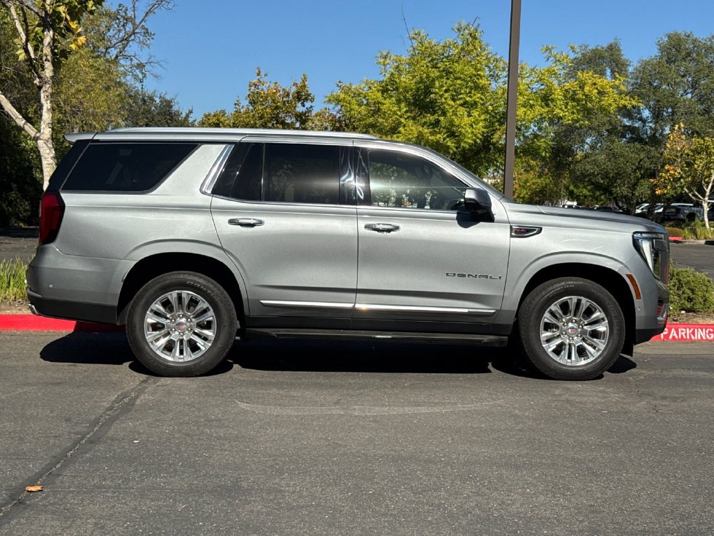 Used 2025 GMC Yukon Denali AWD/4WD image 4