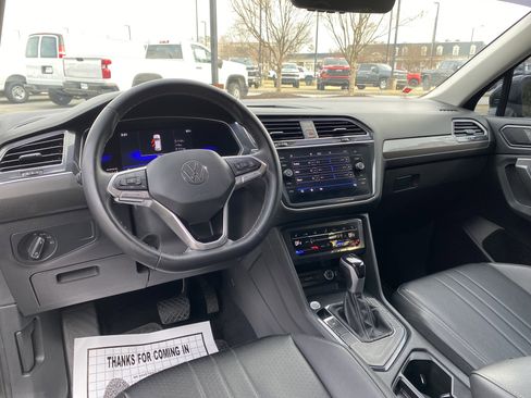 Used 2022 Volkswagen Tiguan SE image 30