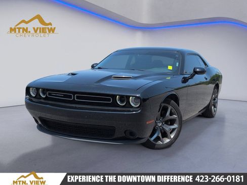 Used 2015 Dodge Challenger SXT w/ Driver Convenience Group RWD image 1