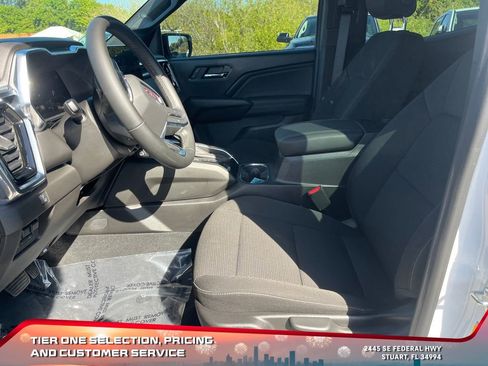 Used 2025 GMC Canyon Elevation image 9