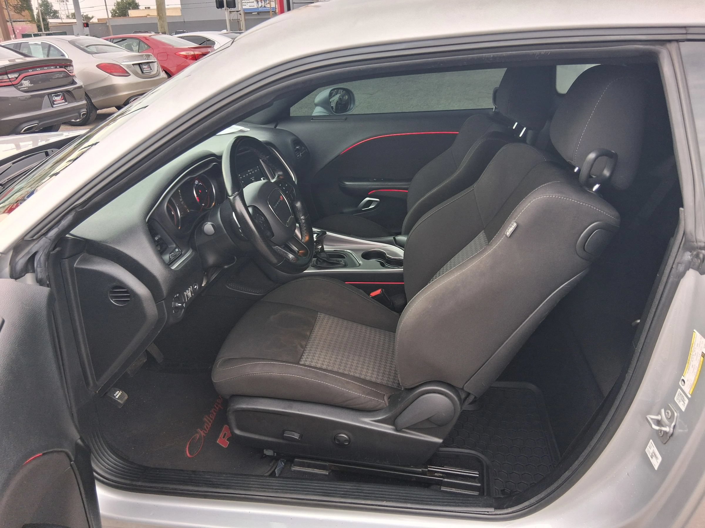Used 2022 Dodge Challenger R/T RWD image 8