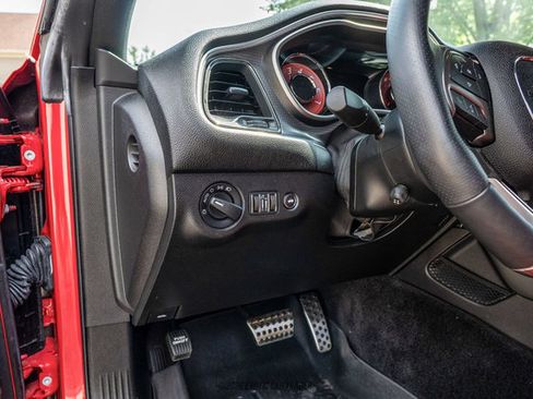 Used 2016 Dodge Challenger SRT Hellcat RWD image 30