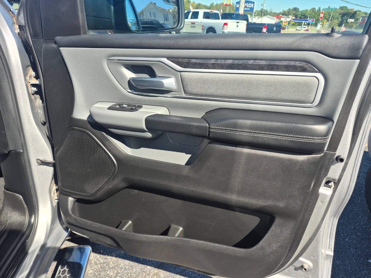 Used 2023 RAM 1500 Big Horn AWD/4WD image 30