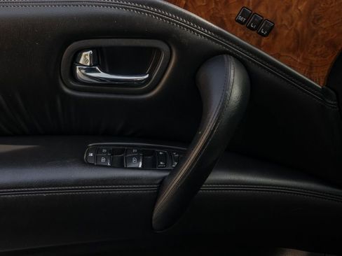 Used 2023 Nissan Armada SL w/ Captain's Chairs Package image 29