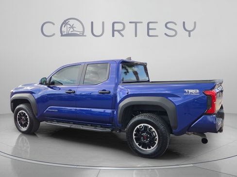 Certified 2025 Toyota Tacoma TRD Off-Road AWD/4WD image 3
