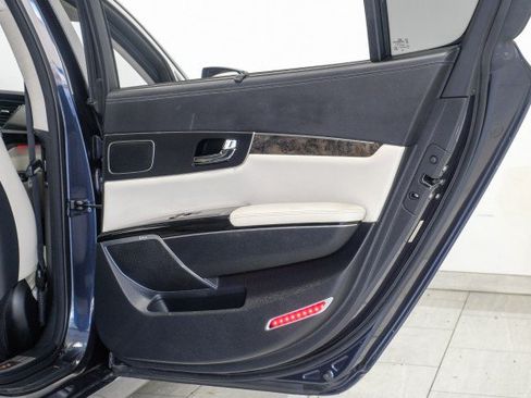 Used 2015 Kia K900 Luxury RWD image 56