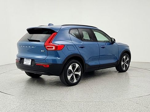 Used 2023 Volvo XC40 B5 Plus w/ Climate Package AWD/4WD image 5