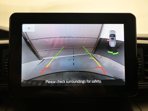 Used 2022 Ford Explorer XLT image 16