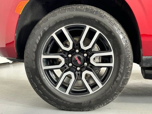 Used 2023 GMC Yukon XL AT4 w/ Technology Package image 40