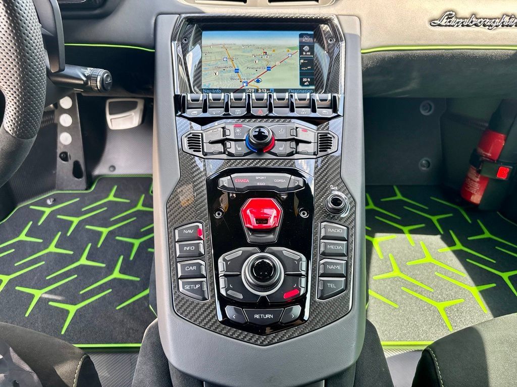 Used 2019 Lamborghini Aventador SVJ AWD/4WD image 28