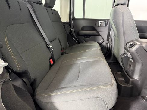 Used 2025 Jeep Wrangler Unlimited Sahara AWD/4WD image 28