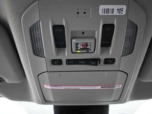 Used 2023 Toyota Highlander XLE AWD/4WD image 37
