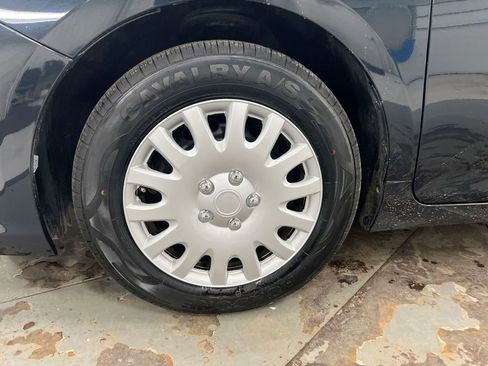 Used 2015 Toyota Camry LE image 26