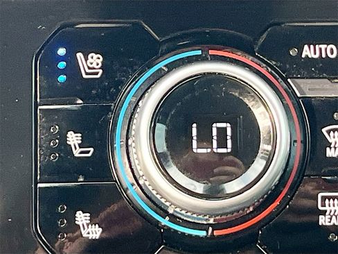 Used 2024 GMC Sierra 1500 AT4 w/ Technology Package image 21