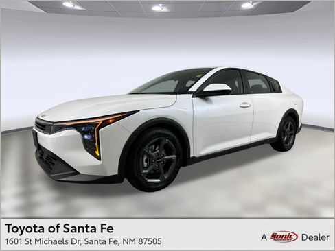 Used 2025 Kia K4 LXS image 1