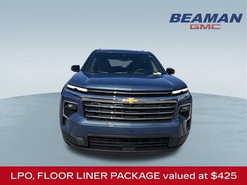 Used 2026 Chevrolet Traverse LT w/ Driver Confidence Package FWD image 2