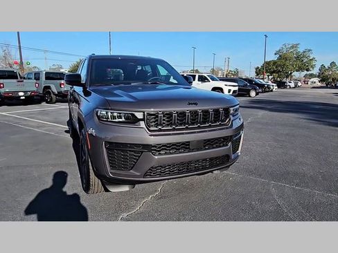 New 2026 Jeep Grand Cherokee Altitude image 17