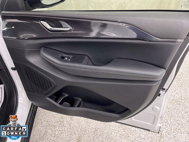 Used 2023 Jeep Grand Cherokee Altitude AWD/4WD image 21