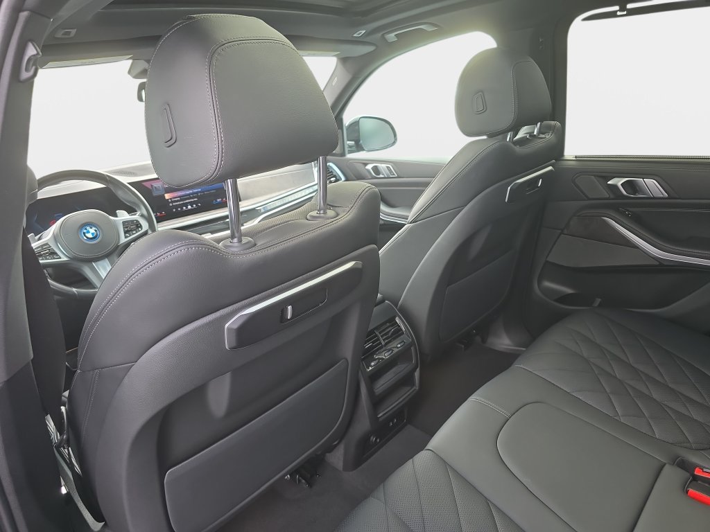 Used 2024 BMW X5 xDrive50e w/ Executive Package AWD/4WD image 12