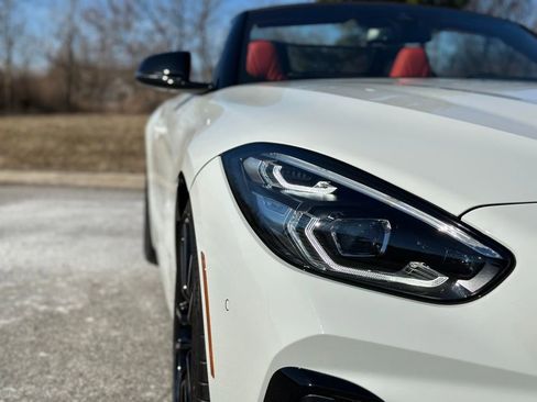 Used 2022 BMW Z4 M40i w/ Premium Package image 10
