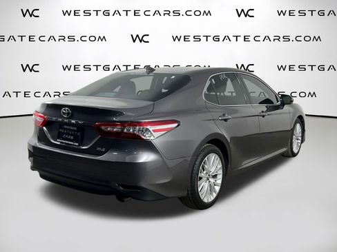 Used 2020 Toyota Camry XLE image 6