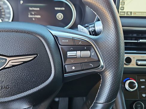 Used 2025 Genesis G70 2.5T image 19