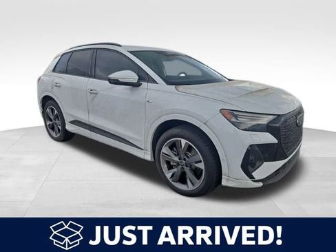 Used 2024 Audi Q4 e-tron Prestige image 1