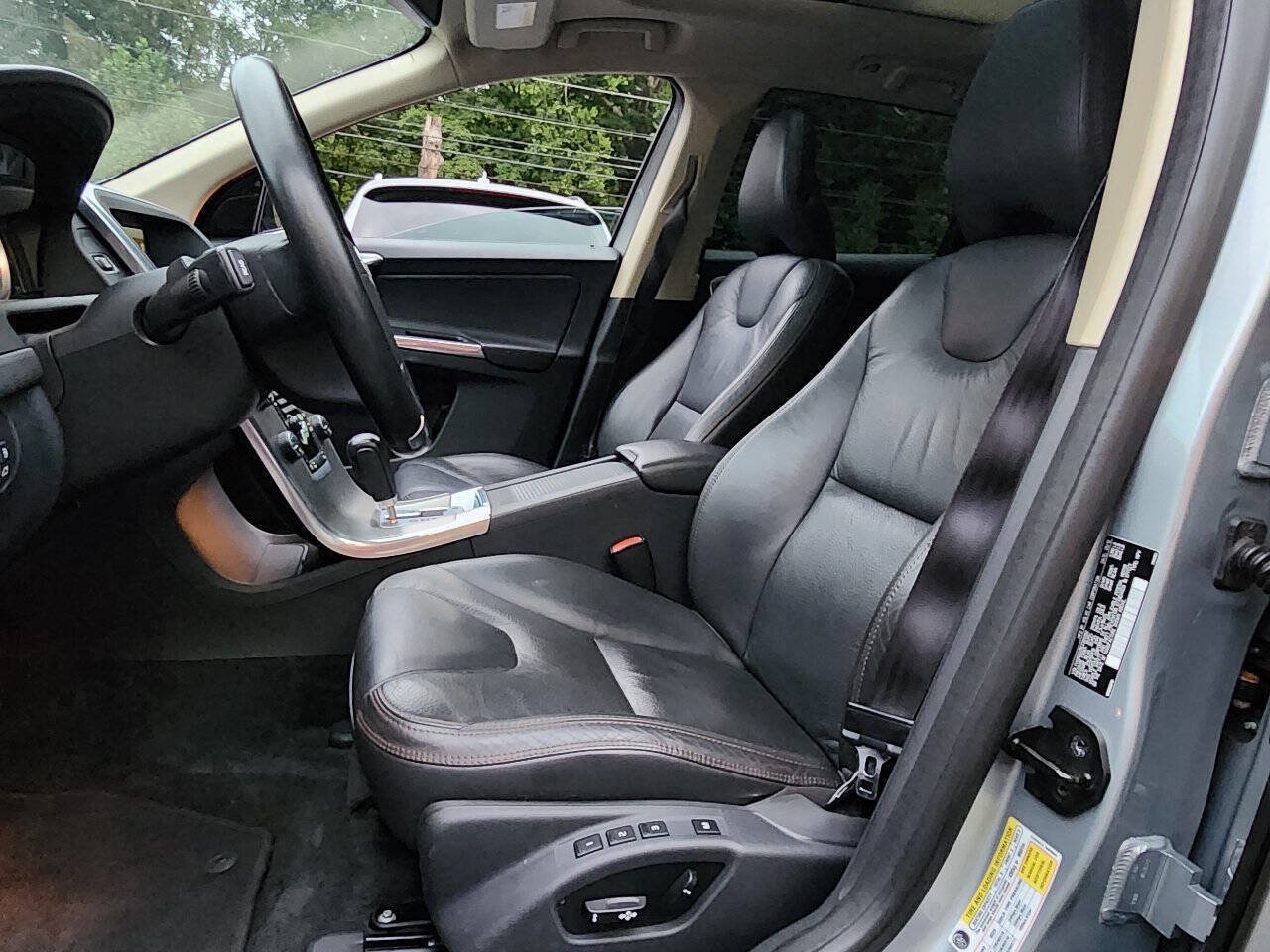 Used 2012 Volvo XC60 T6 AWD/4WD image 14