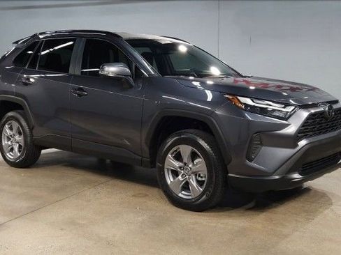 Used 2021 Toyota RAV4 XLE w/ Convenience Package image 1