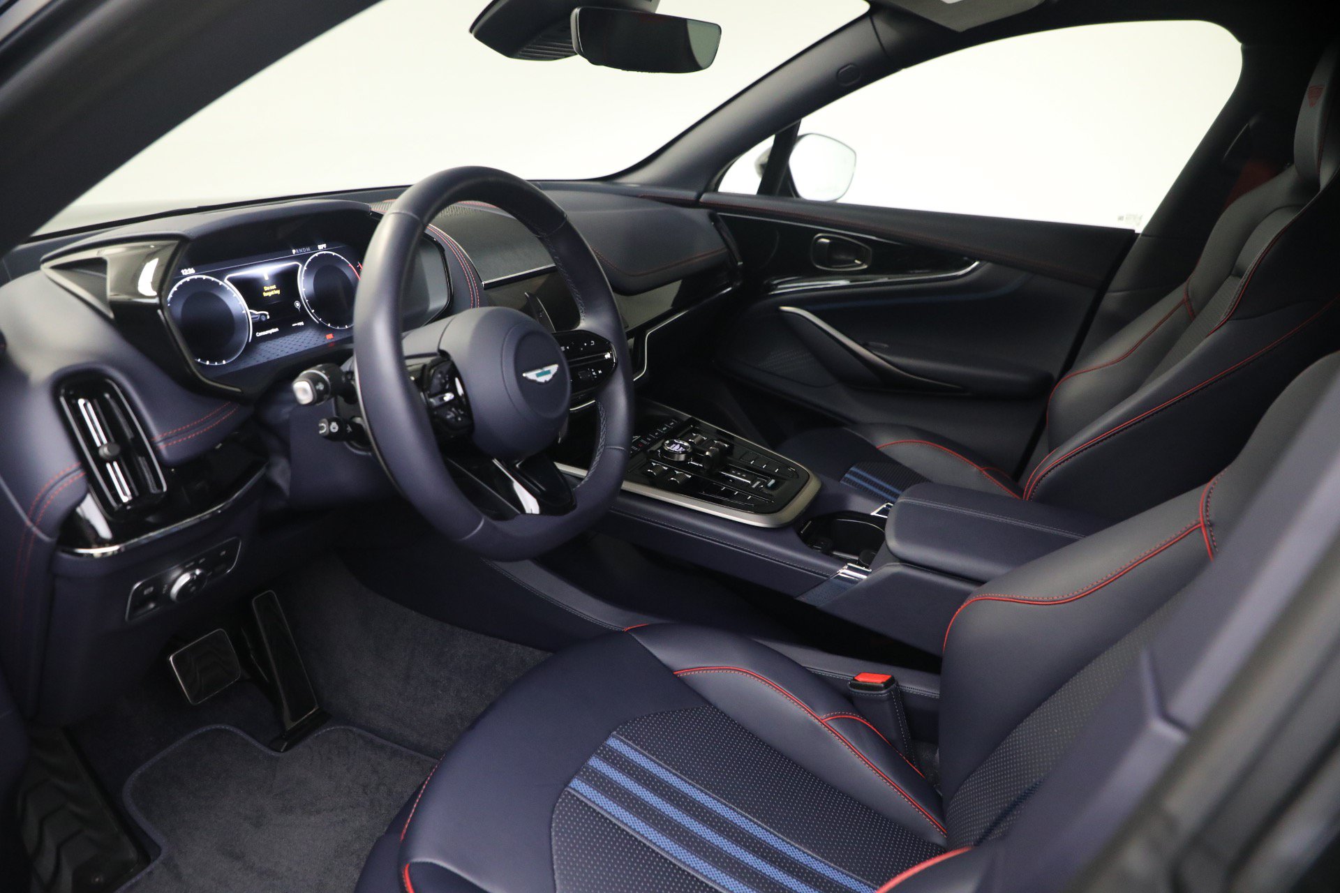 Used 2025 Aston Martin DBX 707 AWD/4WD image 19