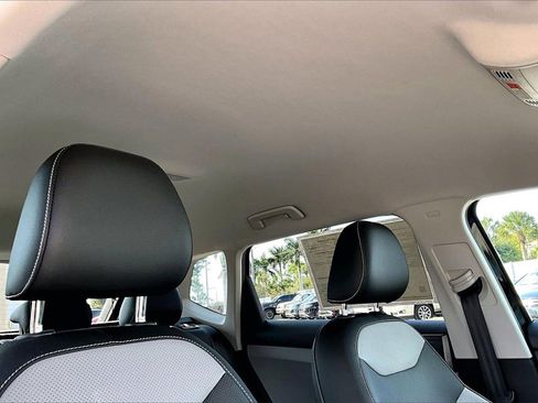 Certified 2022 Volkswagen Taos SEL image 21