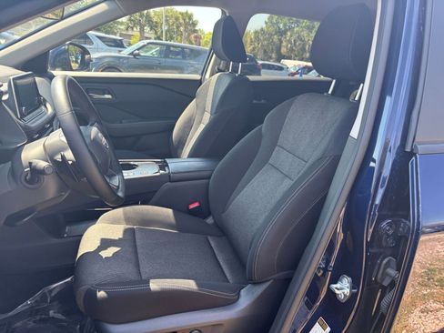 Used 2025 Nissan Rogue SV image 38