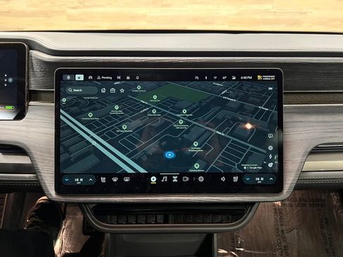 Used 2024 Rivian R1S Adventure image 10