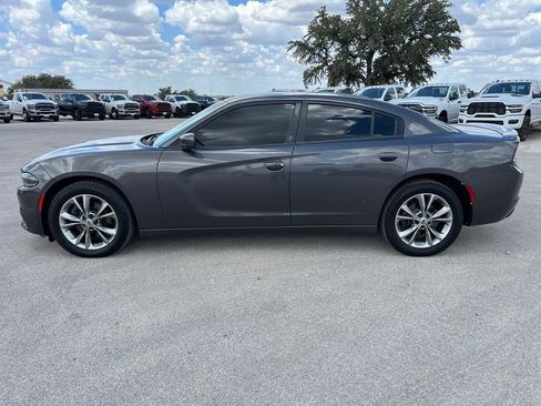 Used 2020 Dodge Charger SXT AWD/4WD image 2