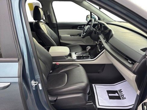 Certified 2024 Kia Carnival EX image 11