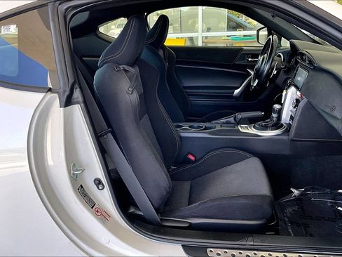 Used 2017 Toyota 86 RWD image 28