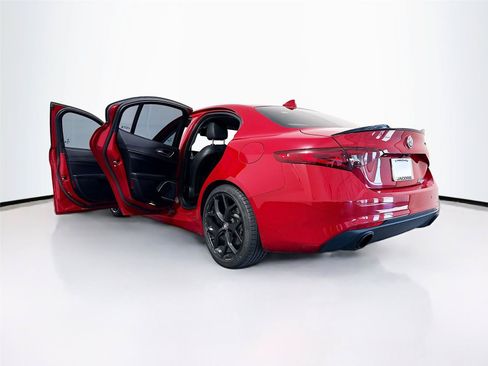 Used 2019 Alfa Romeo Giulia w/ Nero Edizione RWD image 22