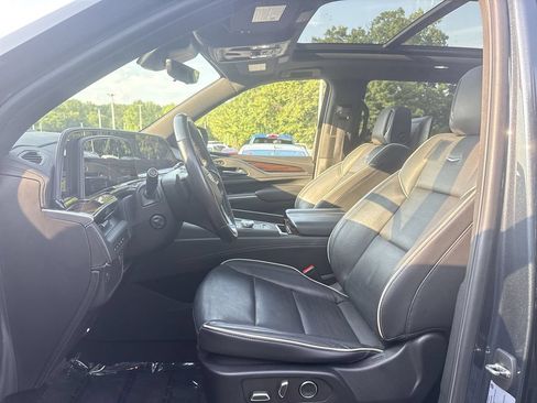 Used 2021 Cadillac Escalade Premium Luxury AWD/4WD image 13