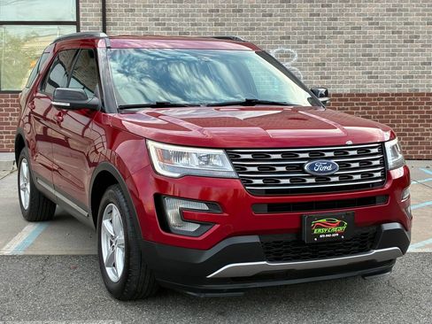 Used 2016 Ford Explorer XLT AWD/4WD image 4