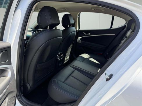 Used 2025 Genesis G70 2.5T RWD image 13