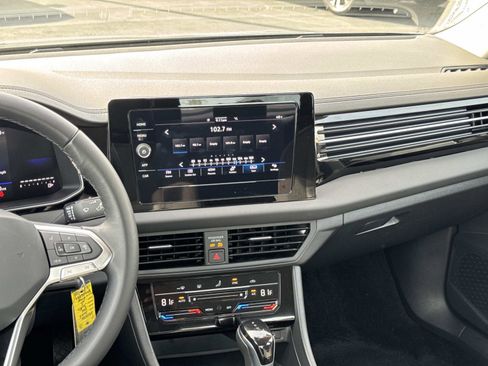 Certified 2025 Volkswagen Jetta S image 9