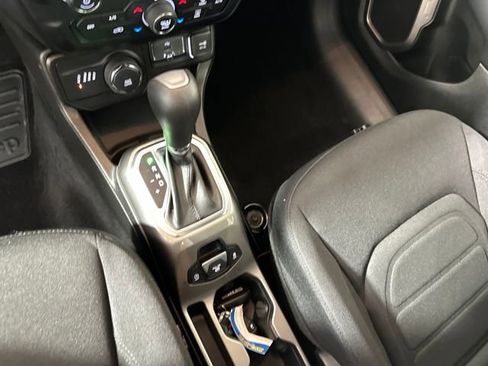 Used 2022 Jeep Renegade Latitude w/ Convenience Group image 20