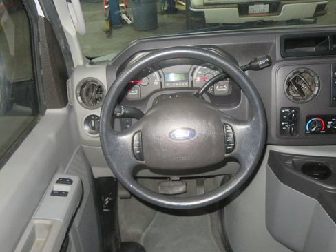 Used 2011 Ford E-350 and Econoline 350 XL w/ Interior Upgrade Pkg RWD image 30