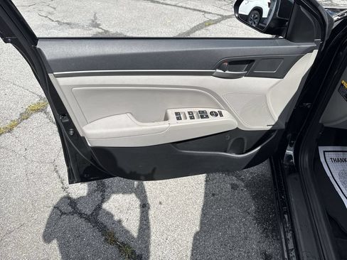 Used 2017 Hyundai Elantra Limited w/ Limited Tech Package 04 FWD image 25