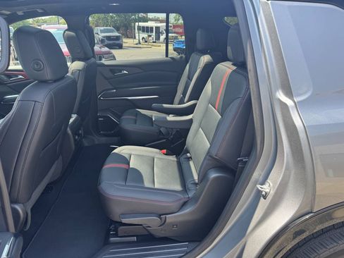 Used 2026 Chevrolet Traverse RS AWD/4WD image 9