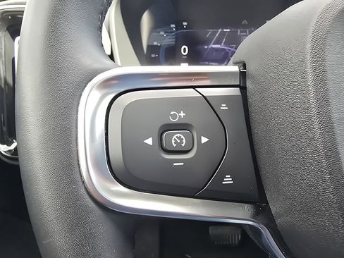 Certified 2023 Volvo XC40 B5 Plus w/ Protection Package Premier image 24