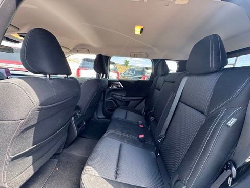 Used 2022 Mitsubishi Outlander ES FWD image 2