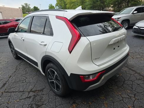 Used 2025 Kia Niro LX FWD image 8